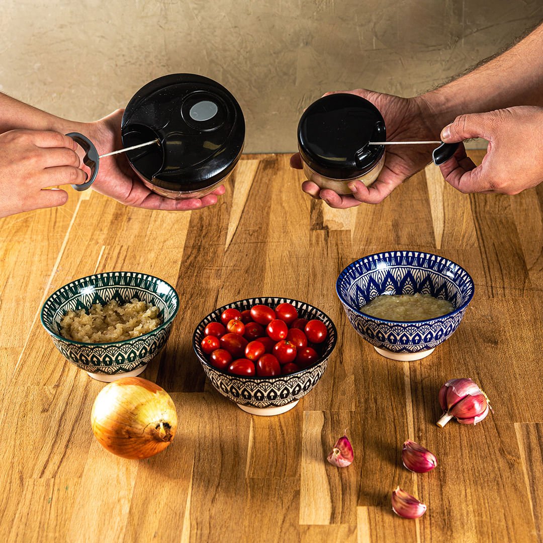 Mini Processador de Alimentos Manual em Plástico com 2 Laminas Preto e Cinza 200ml