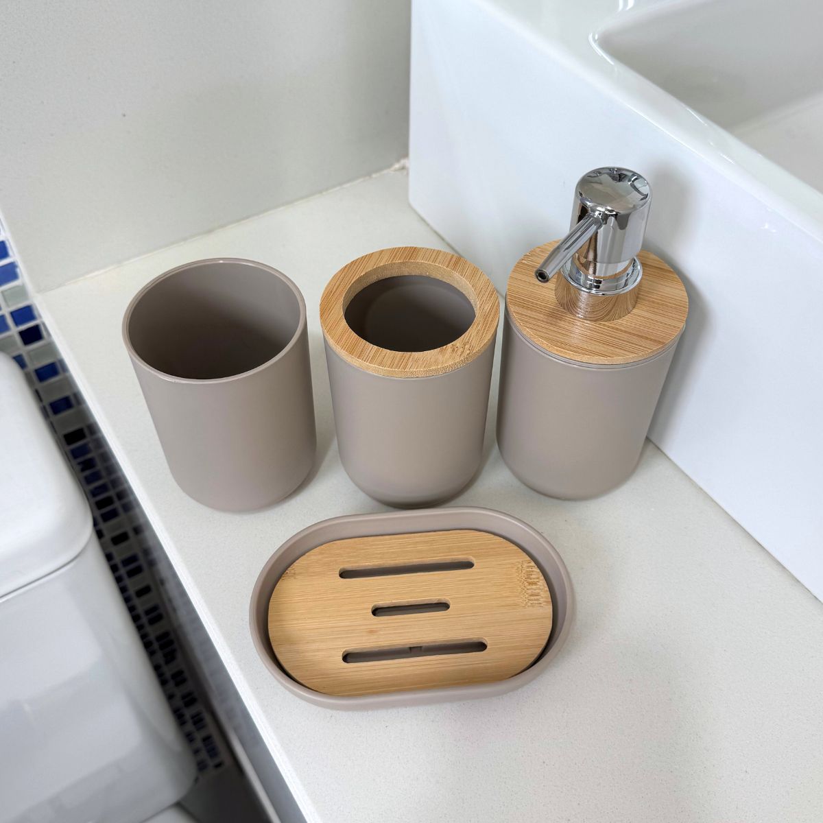 Kit Banheiro Lavabo Elegance – 5 Peças Dispenser, Porta Sabão e Porta-Objetos em Bambu