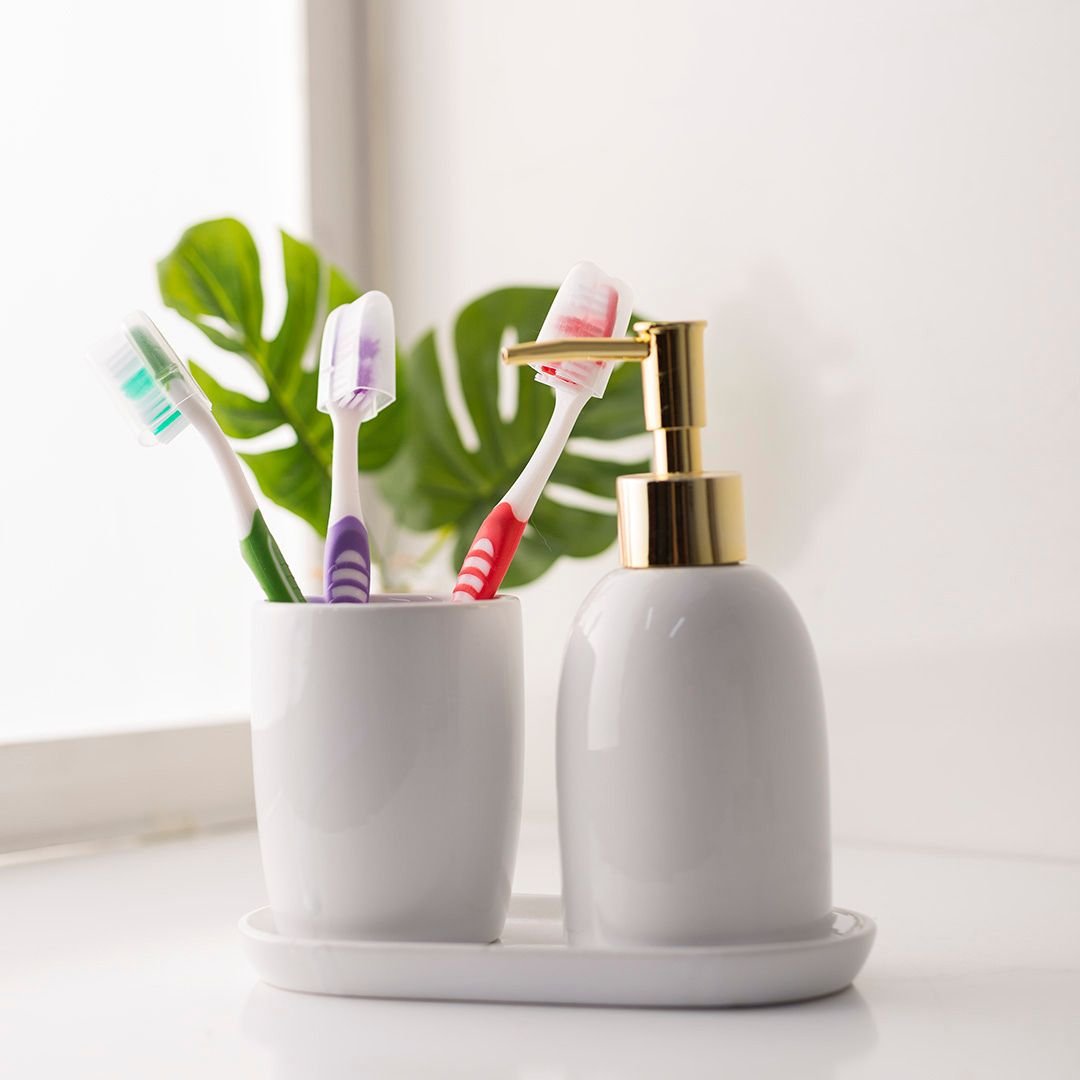 Kit para Banheiro Cerâmica Londres Branco e Dourado 3 Peças