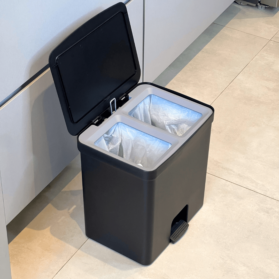 Lixeira de Pedal Trium Duplo Compartimento Preto 20 Litros